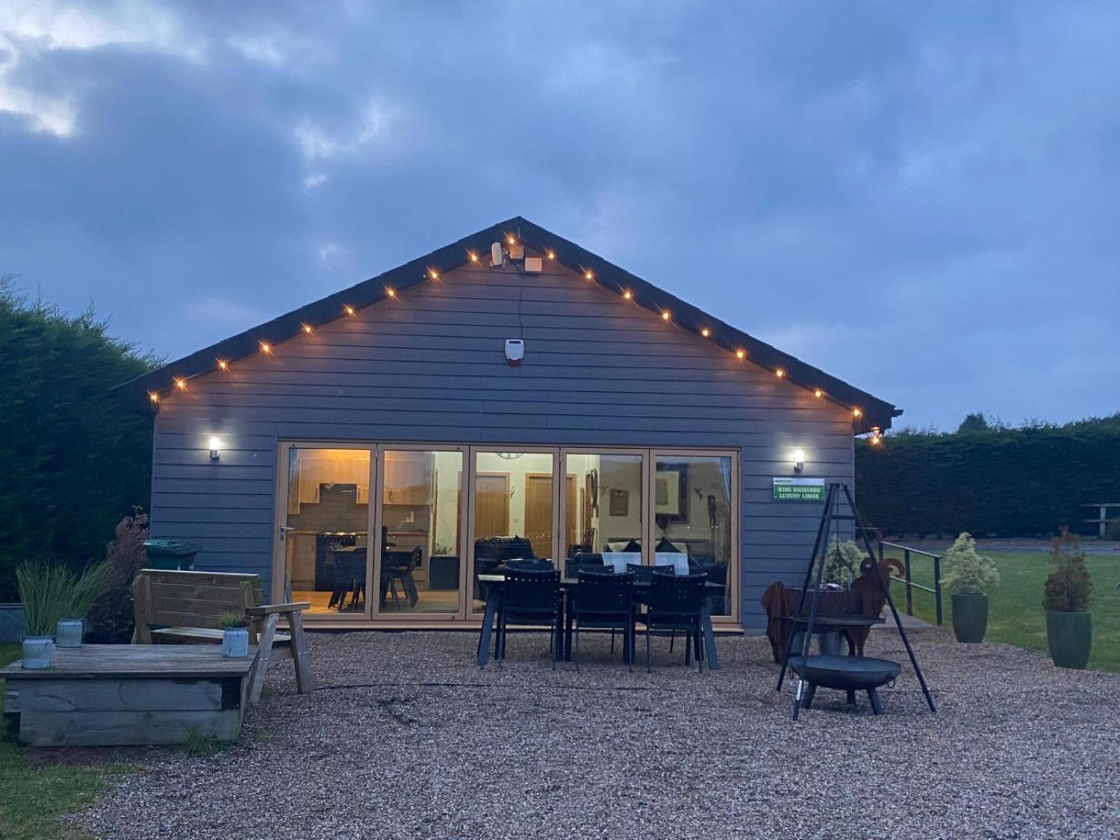King Richard'S Luxury Lodge - Sleeps Up To 8 ,Dog Friendly ,Near Sherwood Forest At Fairview Farm In Nottingham Set In 88 Acres And Great For Groups,Family Gatherings,Corporate Events Exterior foto
